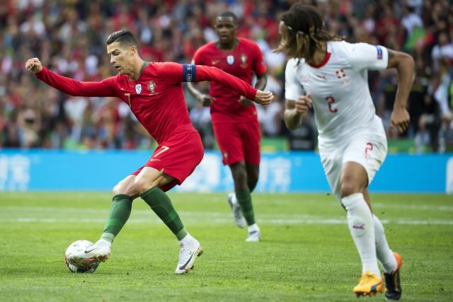 32岁内马尔沙特躺平 36岁莱万西甲拼命15场进17球